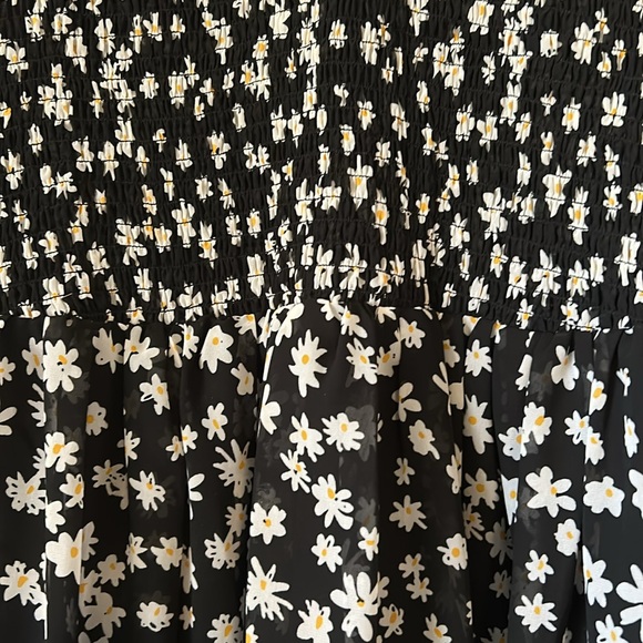 Asos Women's Size 6 Black Flowered Smocked Maxi Key Hole in Back -Dress w/lining - Picture 3 of 11